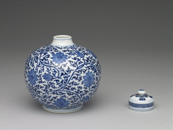 青花纏枝花卉紋蓋罐