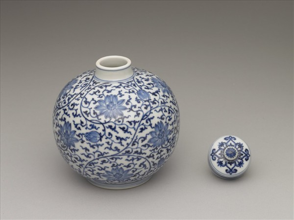 青花纏枝花卉紋蓋罐