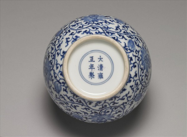 青花纏枝花卉紋蓋罐