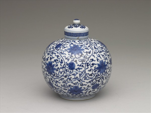 青花纏枝花卉紋蓋罐