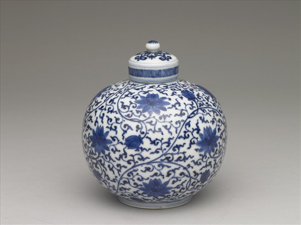 青花纏枝花卉紋蓋罐
