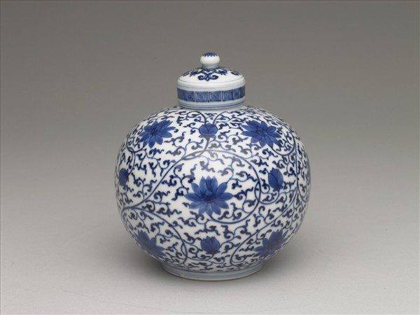 青花纏枝花卉紋蓋罐