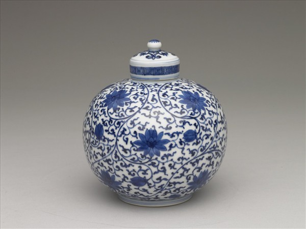 青花纏枝花卉紋蓋罐