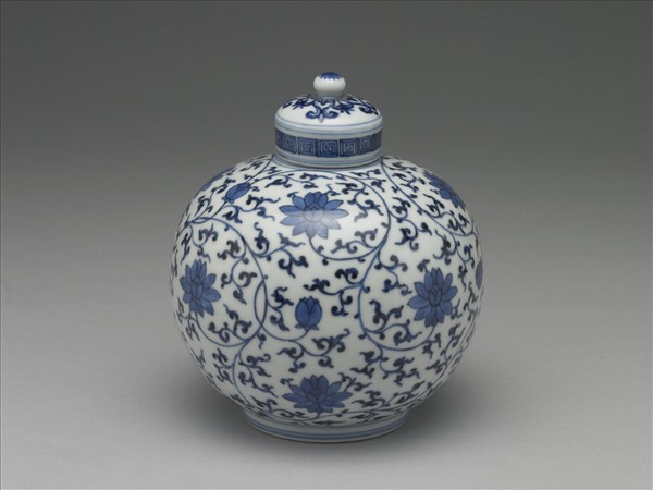 青花纏枝花卉紋蓋罐