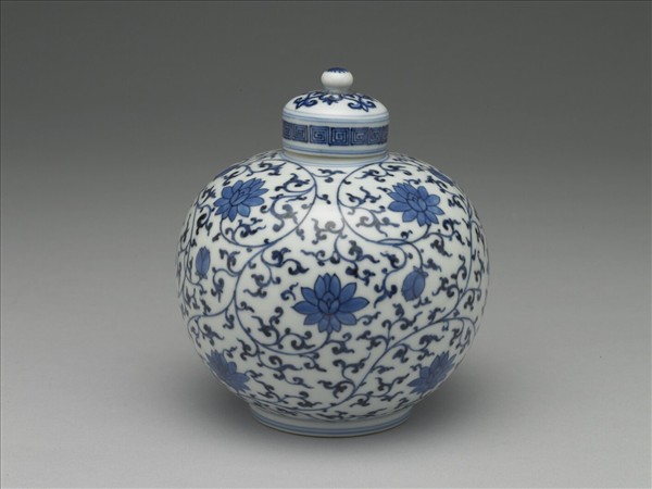青花纏枝花卉紋蓋罐