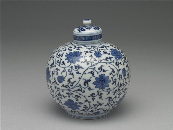 青花纏枝花卉紋蓋罐