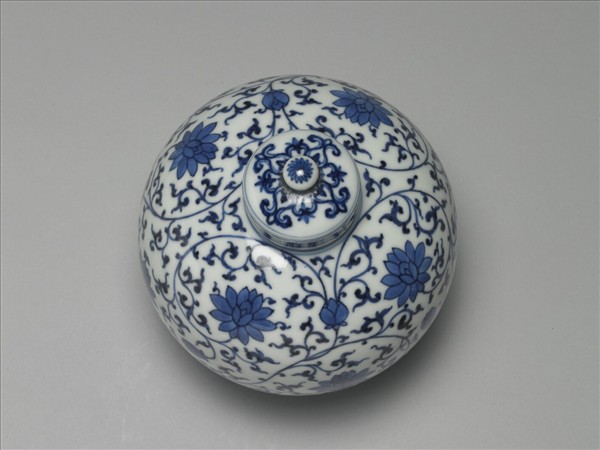 青花纏枝花卉紋蓋罐