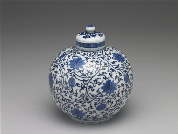 青花纏枝花卉紋蓋罐