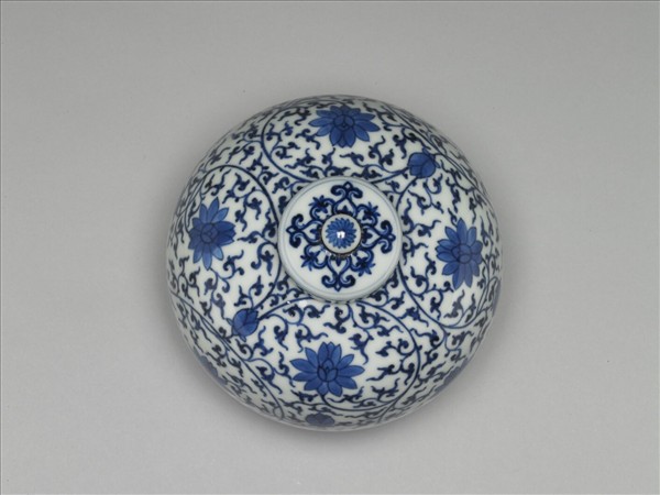 青花纏枝花卉紋蓋罐