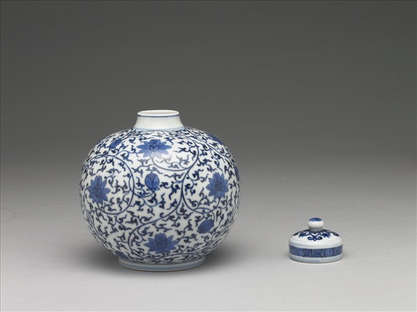 青花纏枝花卉紋蓋罐