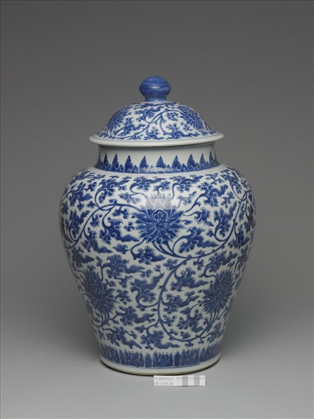 青花番蓮紋蓋罐