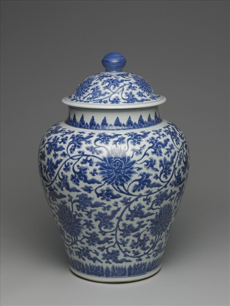 青花番蓮紋蓋罐
