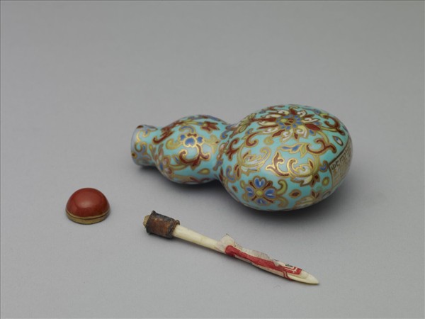 粉彩湖綠地纏枝花卉紋葫蘆式鼻煙壺