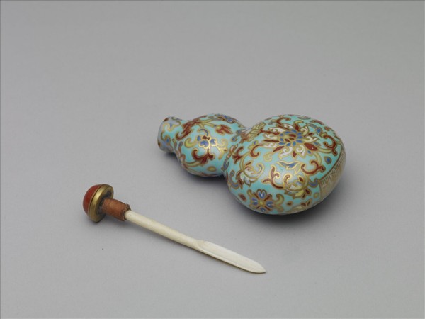 粉彩湖綠地纏枝花卉紋葫蘆式鼻煙壺