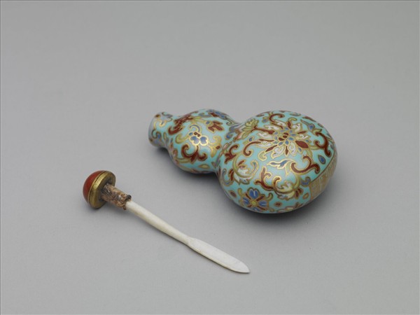 粉彩湖綠地纏枝花卉紋葫蘆式鼻煙壺