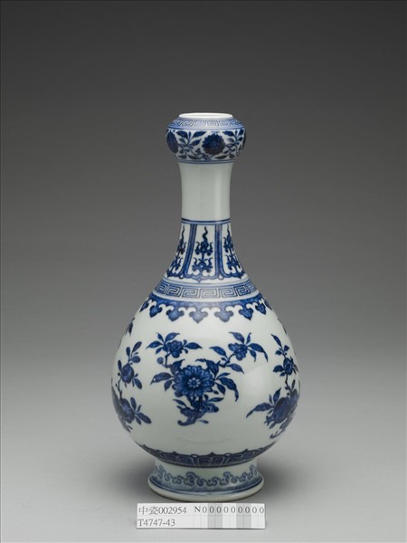 青花折枝花果紋蒜頭瓶