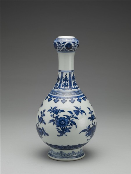 青花折枝花果紋蒜頭瓶