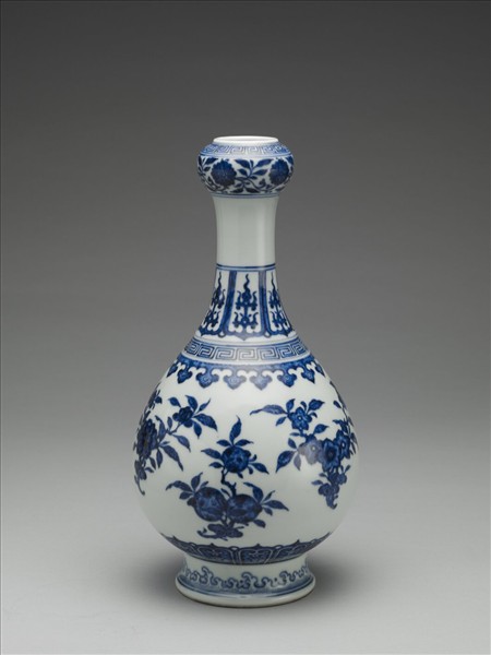 青花折枝花果紋蒜頭瓶