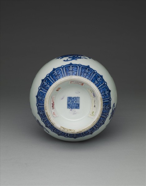 青花折枝花果紋蒜頭瓶