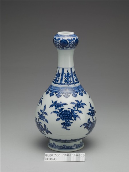 青花折枝花果紋蒜頭瓶