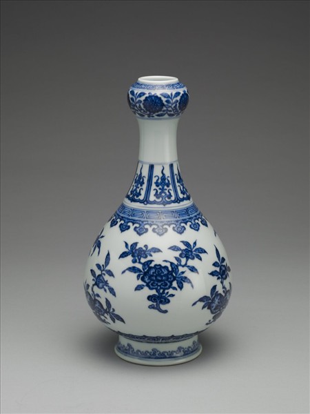 青花折枝花果紋蒜頭瓶