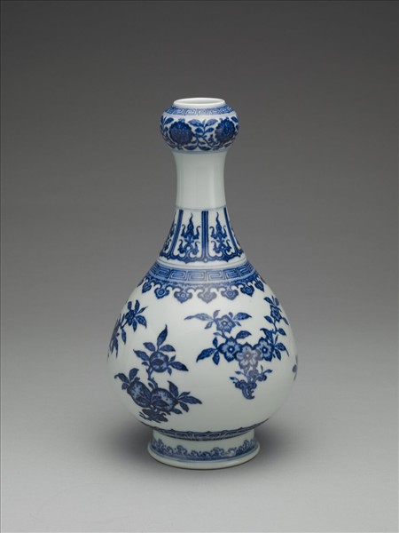 青花折枝花果紋蒜頭瓶