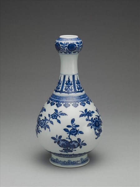 青花折枝花果紋蒜頭瓶