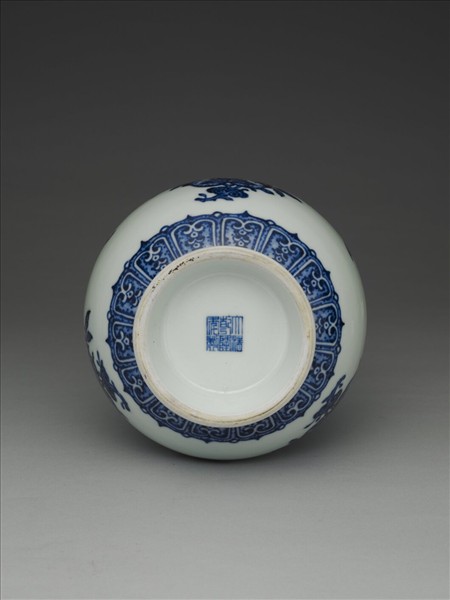 青花折枝花果紋蒜頭瓶