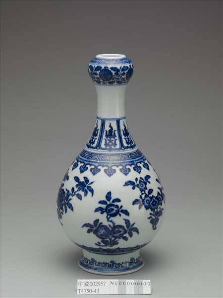青花折枝花果紋蒜頭瓶