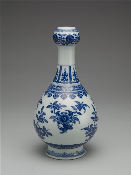 青花折枝花果紋蒜頭瓶