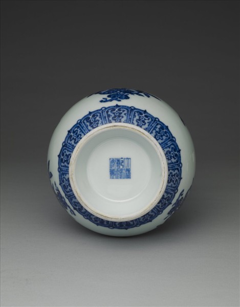 青花折枝花果紋蒜頭瓶