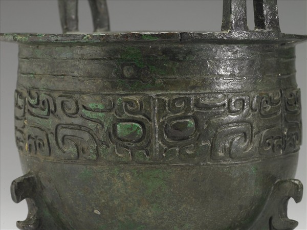 獸面紋扁足鼎