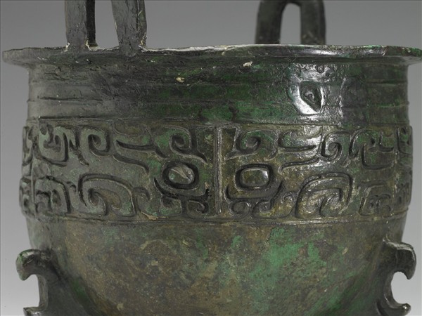 獸面紋扁足鼎
