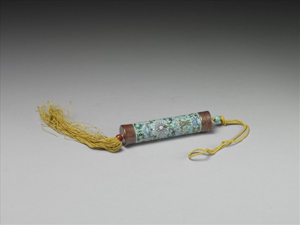 粉彩湖綠地纏枝花卉紋牙籤筒