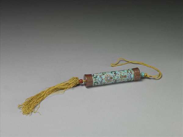 粉彩湖綠地纏枝花卉紋牙籤筒