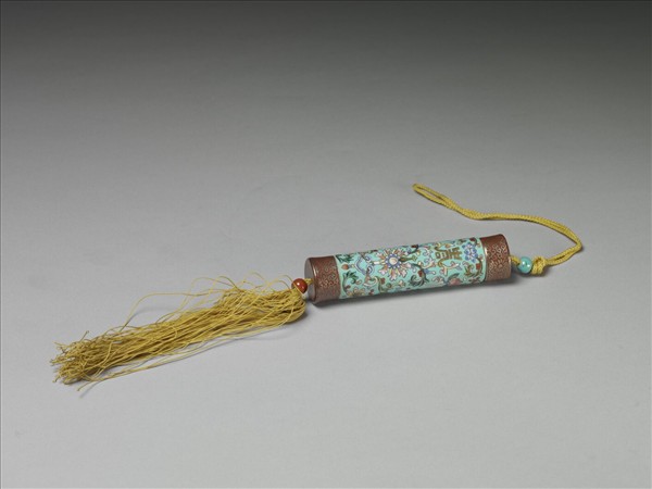 粉彩湖綠地纏枝花卉紋牙籤筒
