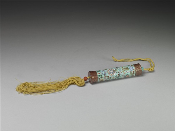 粉彩湖綠地纏枝花卉紋牙籤筒