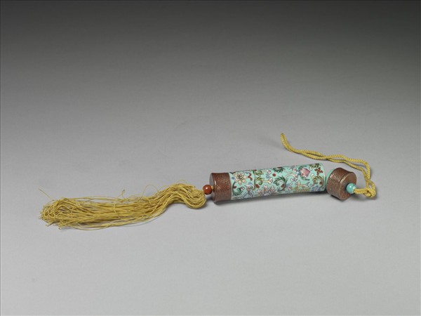 粉彩湖綠地纏枝花卉紋牙籤筒