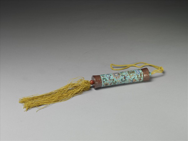 粉彩湖綠地纏枝花卉紋牙籤筒