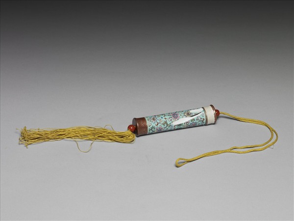 粉彩湖綠地纏枝花卉瓷牙籤筒