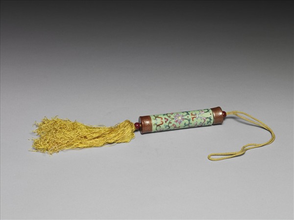 粉彩草綠地纏枝花卉紋牙籤筒