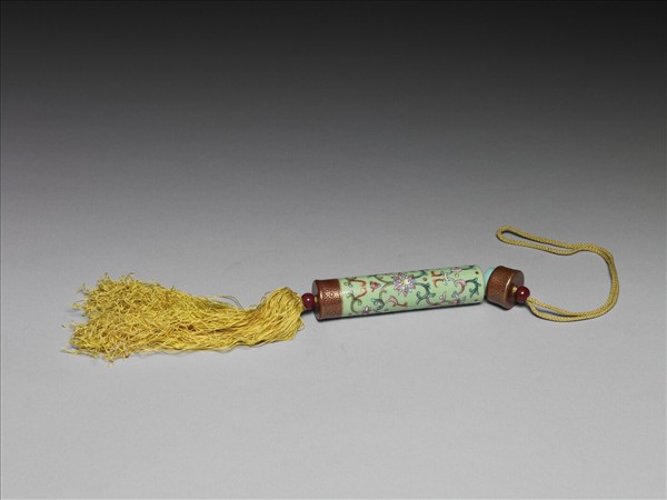 粉彩草綠地纏枝花卉紋牙籤筒