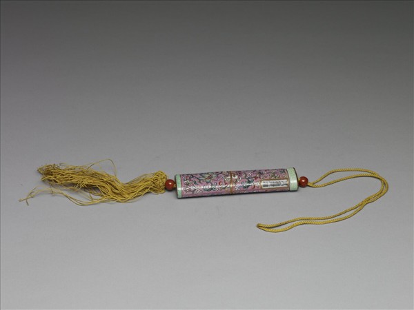 粉彩粉紅地纏枝花卉紋牙籤筒