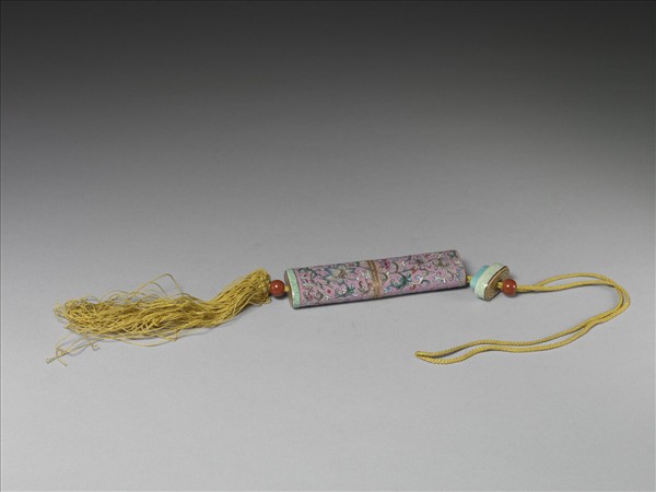 粉彩粉紅地纏枝花卉紋牙籤筒