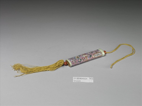 粉彩粉紅地纏枝花卉紋牙籤筒
