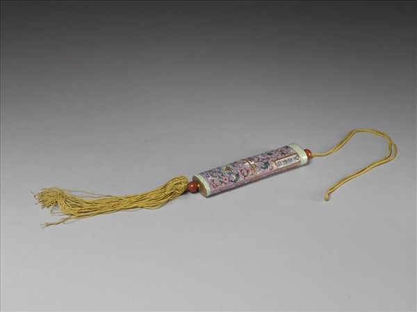 粉彩粉紅地纏枝花卉紋牙籤筒