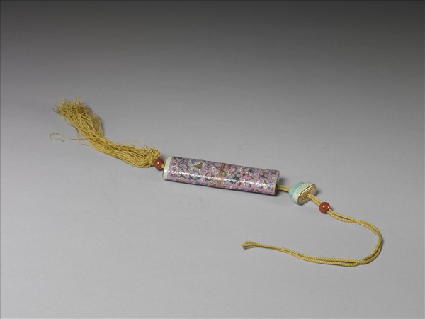 粉彩粉紅地纏枝花卉紋牙籤筒