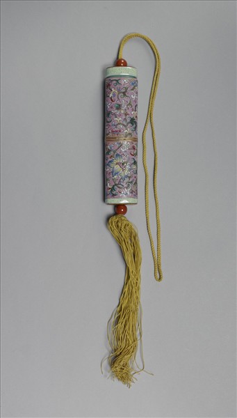 粉彩粉紅地纏枝花卉紋牙籤筒