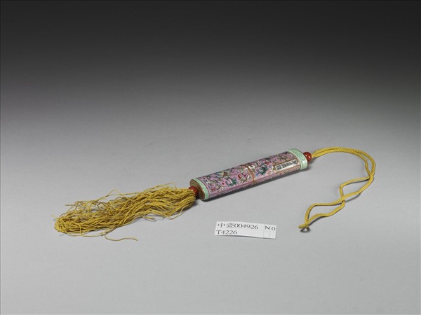 粉彩粉紅地纏枝花卉紋牙籤筒