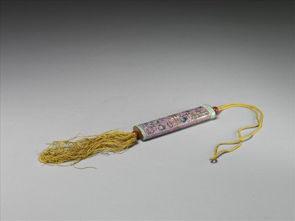 粉彩粉紅地纏枝花卉紋牙籤筒